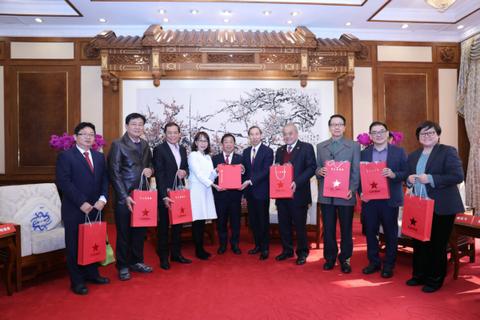 龙宇翔会见马来西亚国会议员对华特使陈国伟